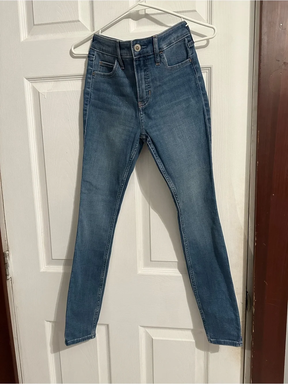 Hollister Classic High-Rise Blue Skinny Jeans - Women size 1s
W25 L26 - Picture 1 of 8